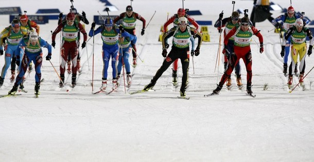 Competitors start during the men's 4x7.5 km relay race at the IBU Biathlon World Championships in Pyeongchang, east of Seoul February 22, 2009.   REUTERS/Lee Jae-Won (SOUTH KOREA)