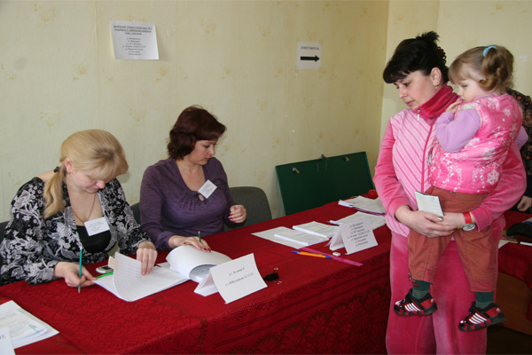 В Дрибинском районе участки для голосования по выборам в местные Советы депутатов принимают первых избирателей