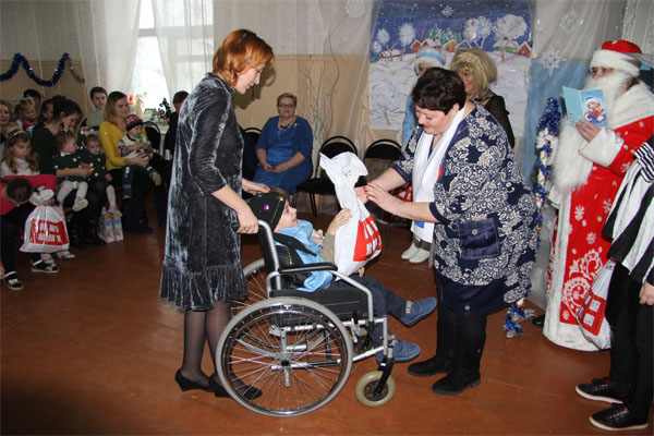 В Центре коррекционно-развивающего обучения и реабилитации прошел новогодний утренник для ребят