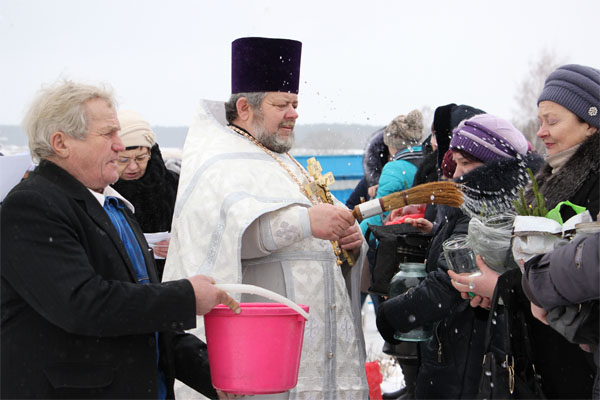 Православные верующие отмечают Крещение
