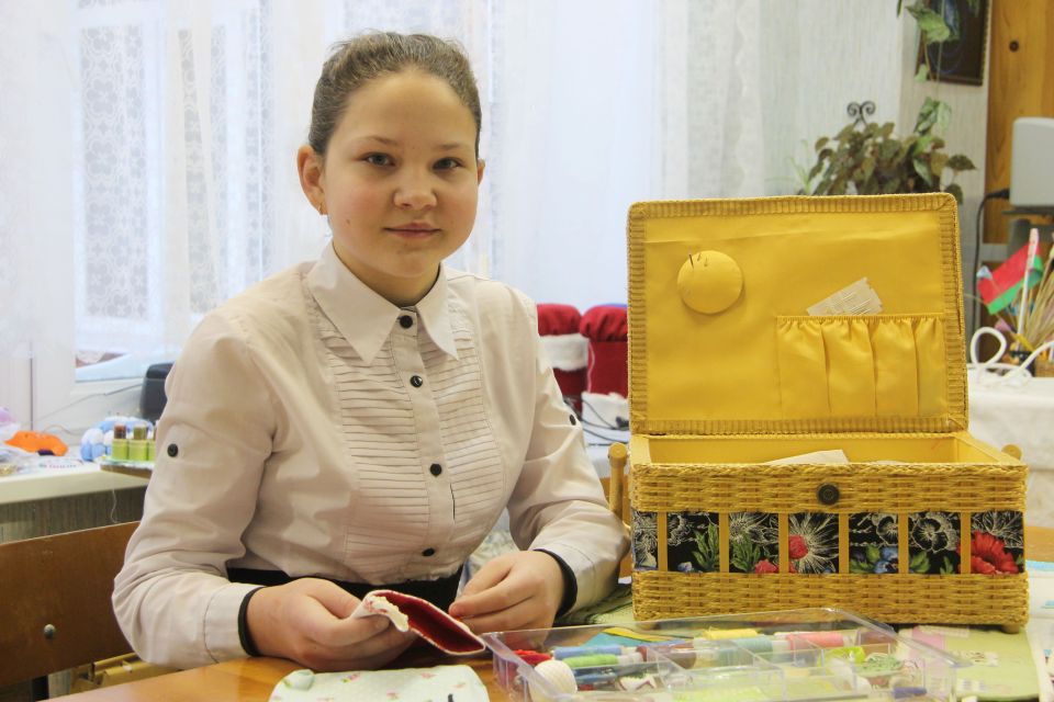 Учащаяся 8 класса Бельского УПК ясли-сад-средняя школа Аня Карниенко стала одним из победителей  областной олимпиады по предмету «Трудовое обучение»