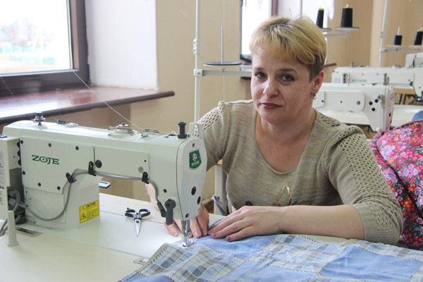 Швея Дрибинского УКП “Бытуслуги” рассказала о своей профессии