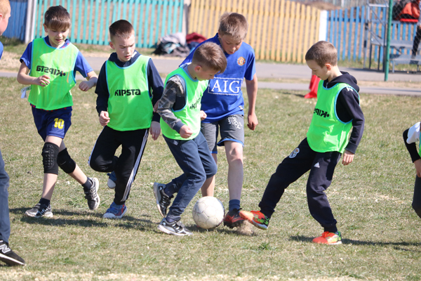 Районные соревнования по футболу “Кожаный мяч” прошли в пятницу среди школьников Дрибинщины