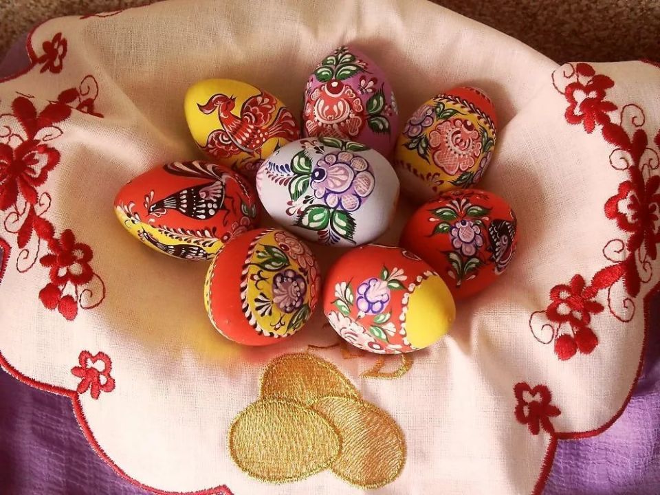 В Дрибинском  районном Центре культуры провели мастер-класс по росписи пасхальных яиц