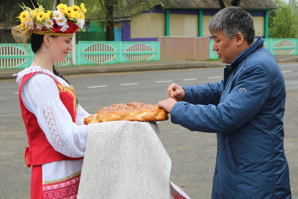 Дрибинский район посетили представители Посольства Кыргызской Республики, чтобы почтить память погибшего земляка