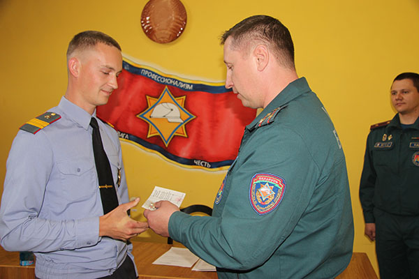Милиционера Дрибинского РОВД наградили за спасение на пожаре