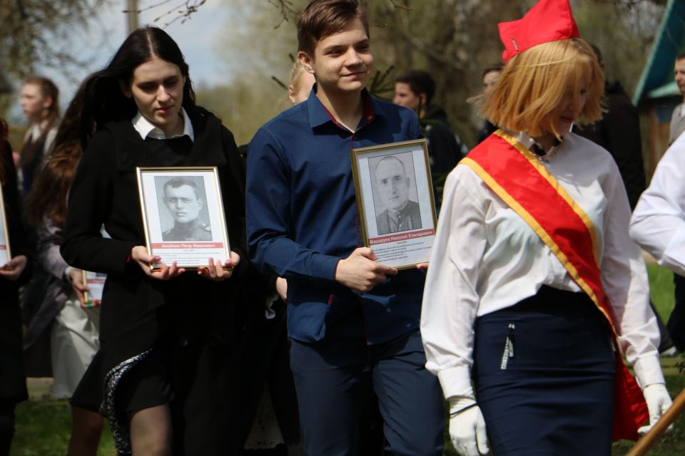 В канун Дня Победы в Рясно прошел митинг у братской могилы. Фото