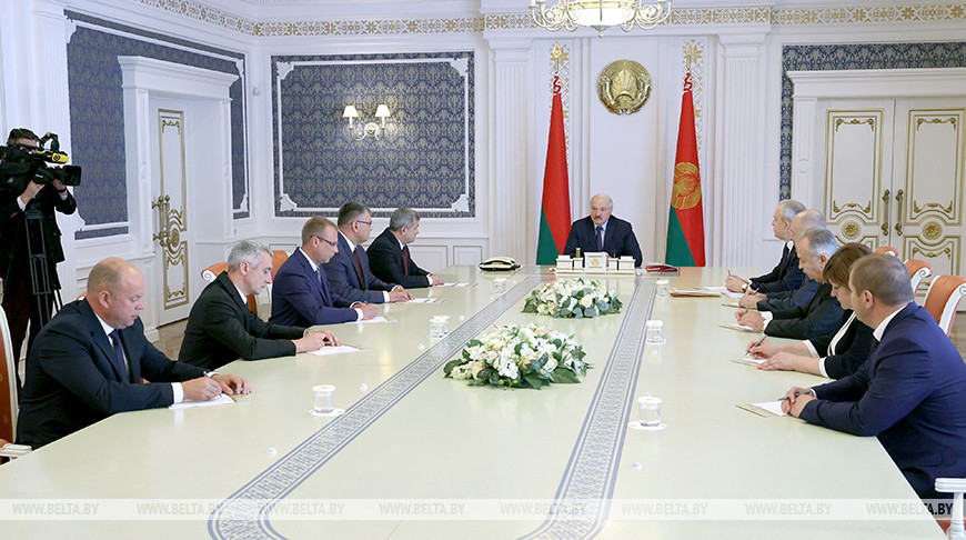 “Вы, как всегда, заступаете на передовую” – Лукашенко обновил местную вертикаль власти