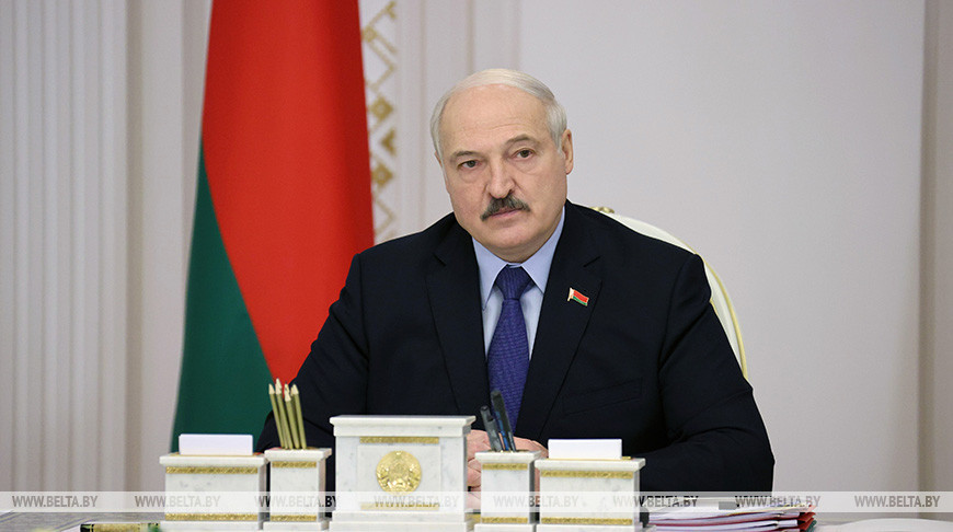 Поддержка многодетных, пенсионная система и строительство жилья. Лукашенко собрал совещание с руководством Совмина