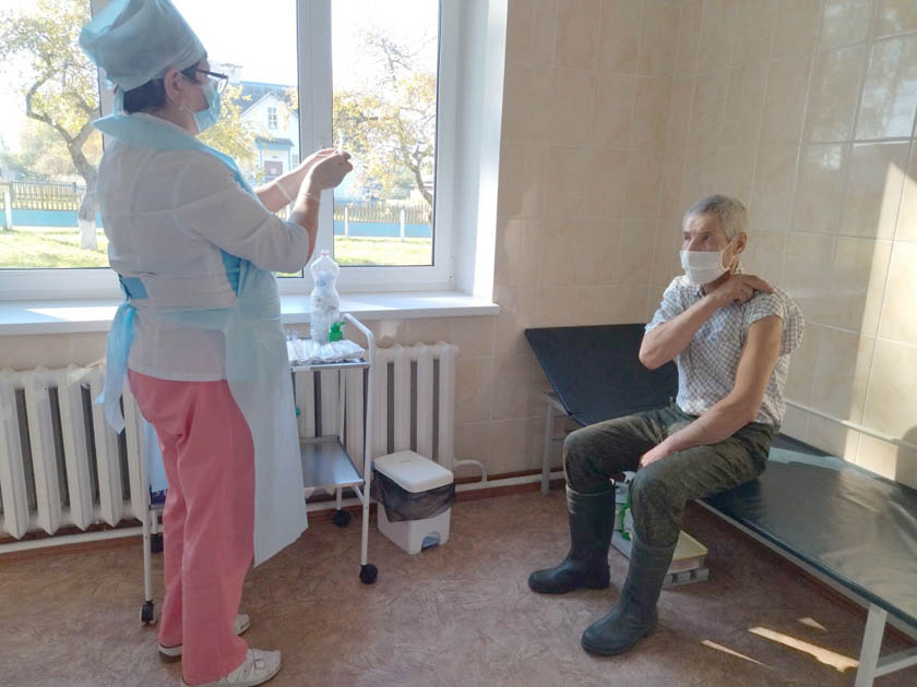 В Дрибинском районе продолжается  вакцинация против  коронавирусной инфекции