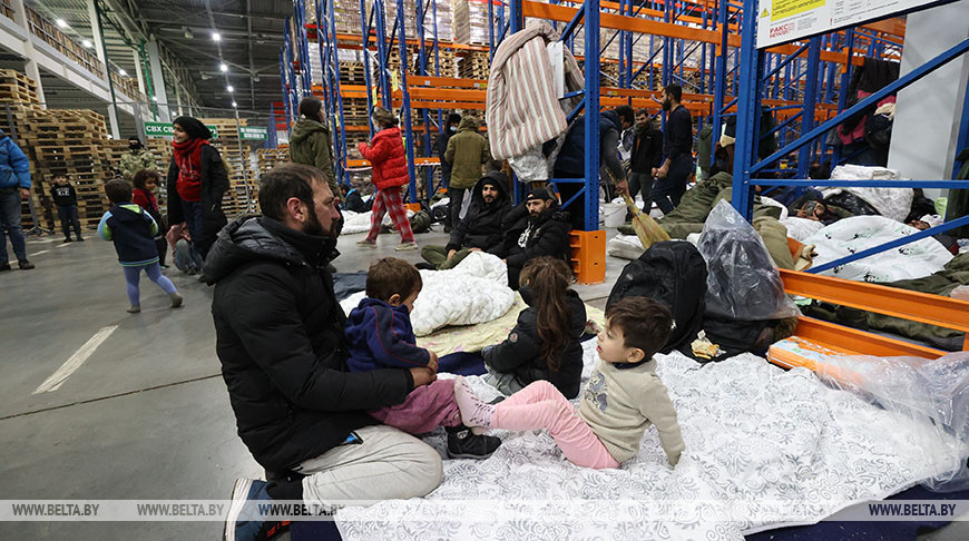 Лукашенко поручил усилить меры безопасности в логистическом центре, где размещаются беженцы