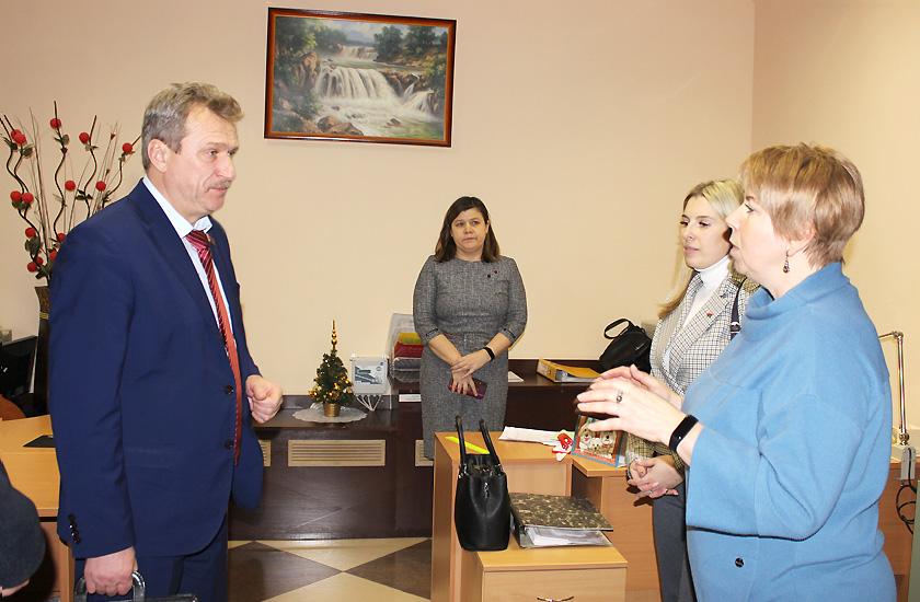 Сенатор Валерий Полищук встретился с коллективом ЧПУП «Сурожен»