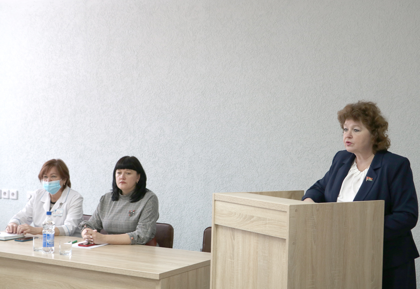 Парламентарий Елена Колеснева сегодня провела ряд встреч с трудовыми коллективами Дрибинщины