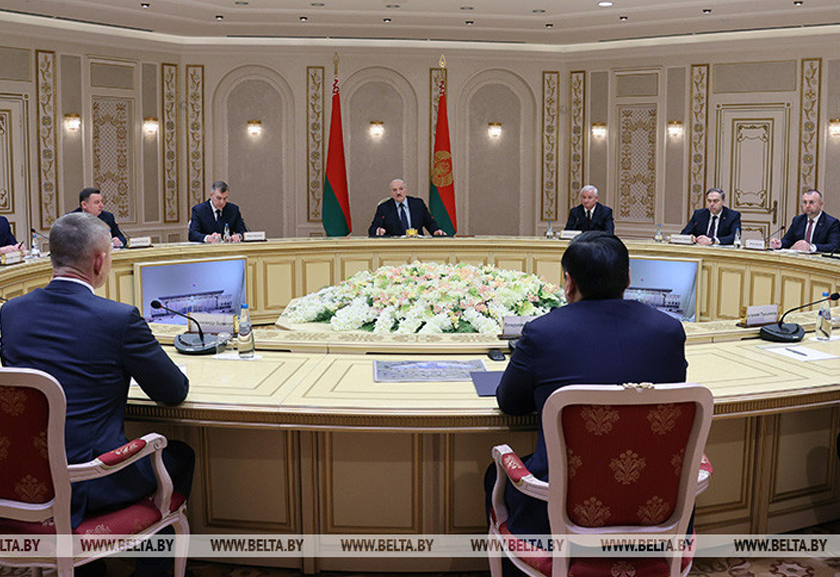 Александр Лукашенко в новом году продолжает практику встреч с главами российских регионов