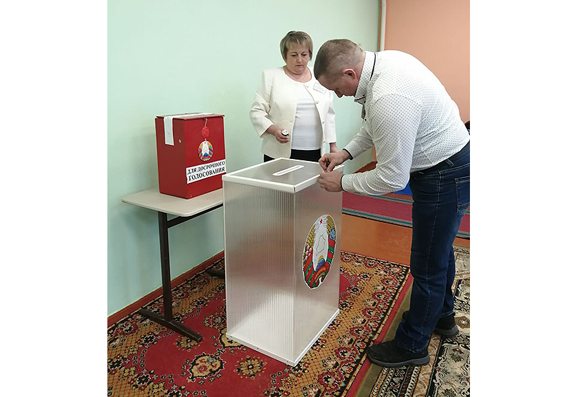 Корреспонденты районной газеты побывали на открытии Михеевского избирательного участка №4