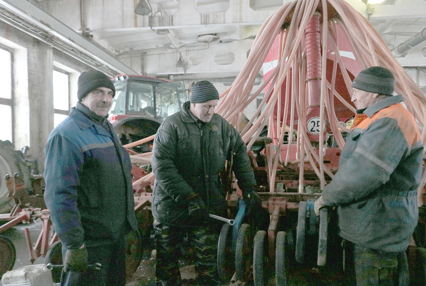 Аграрии Дрибинского района готовят технику  к выходу в поле