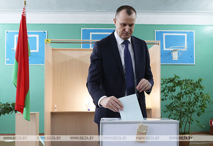 Председатель Могилевского облисполкома принял участие в досрочном голосовании