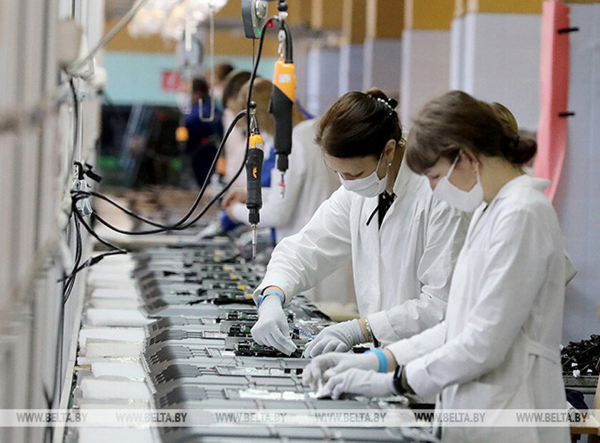 “Витязь” запустил в производство линейку умных телевизоров по проекту с российским Сбером