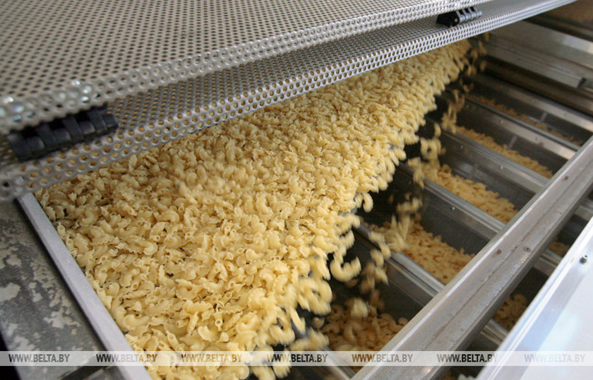 Беларусь временно запретила вывоз риса, макарон и муки