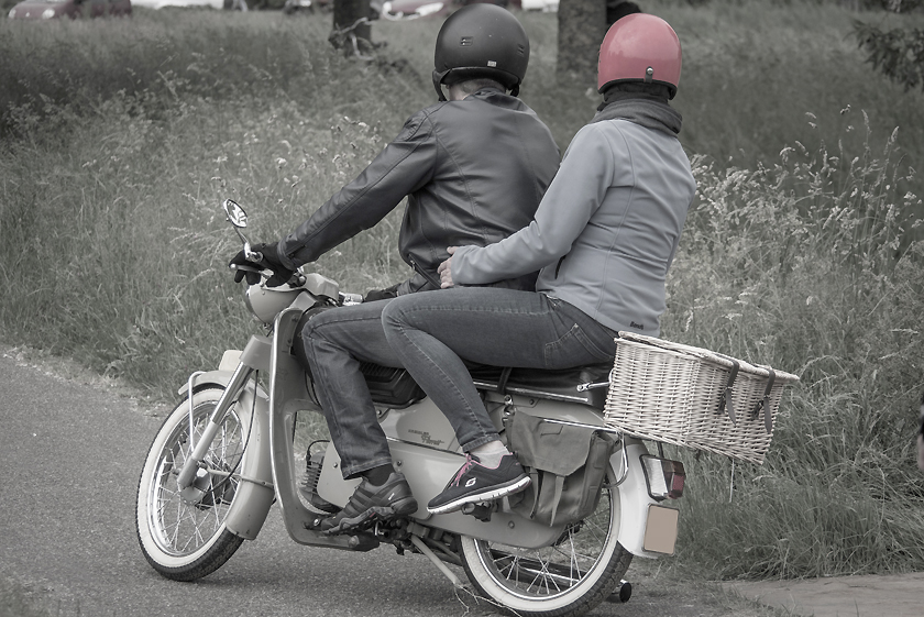 ГАИ: на мотоцикле и мопеде запрещается перевозить нетрезвых пассажиров