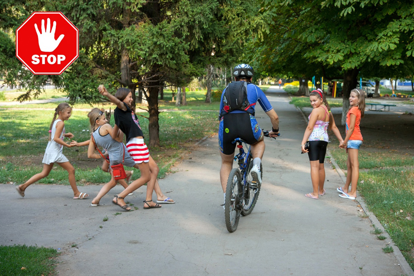 Велосипедисты и пешеходы