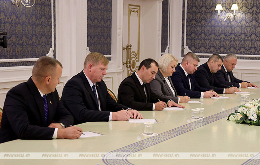 Лукашенко пообещал жестко спросить с местной вертикали за реализацию инвестпроектов в регионах
