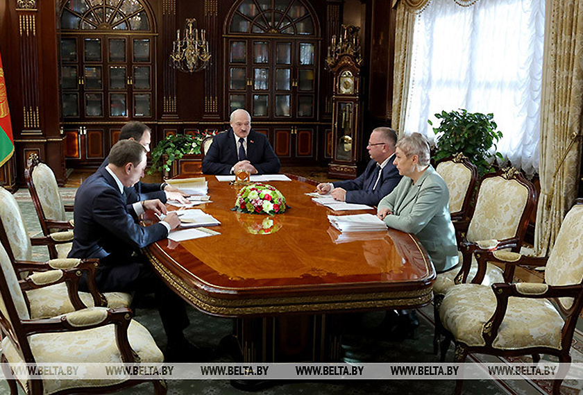 Лукашенко: с экономикой Беларуси не все так гладко, но она демонстрирует хорошее оживление