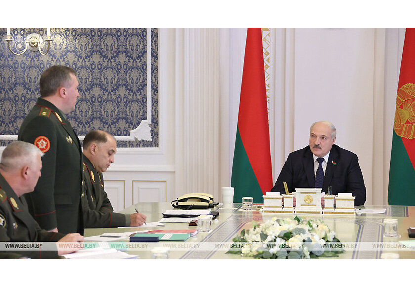 Что стоит за громкими заявлениями Лукашенко и какая обстановка вокруг Беларуси? Разбираемся в ситуации