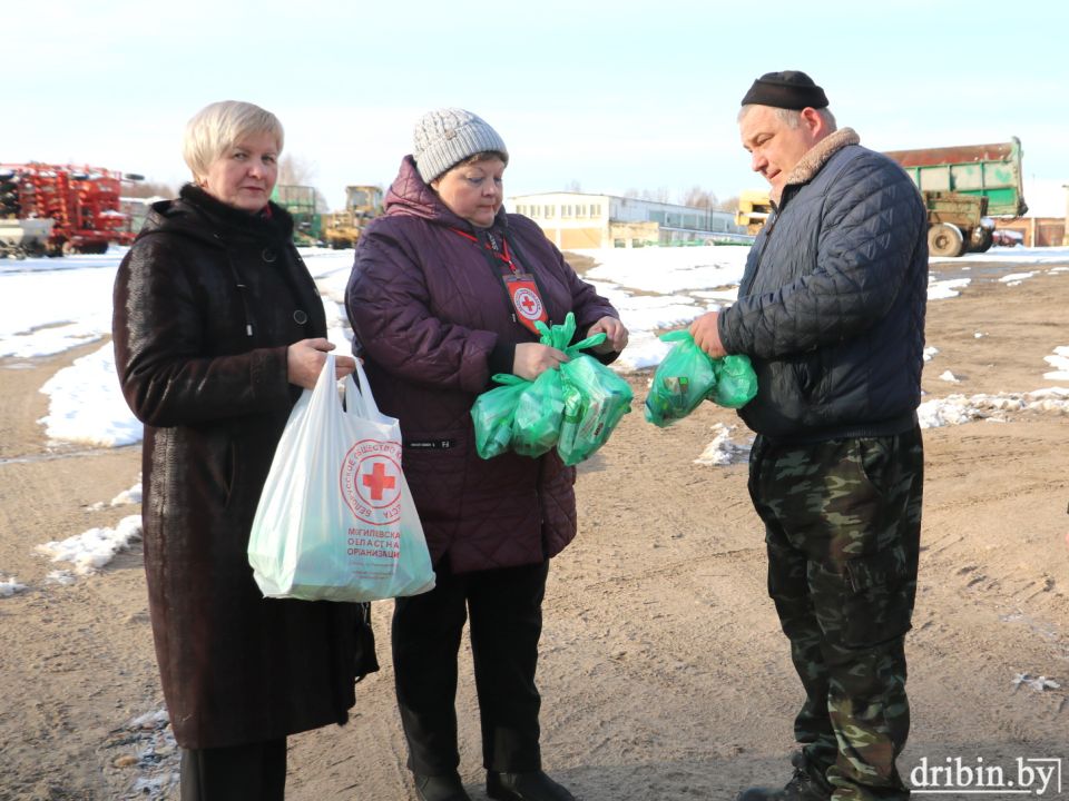 12 медицинских аптечек передали в ОАО «Дрибинрайагропромтехснаб»