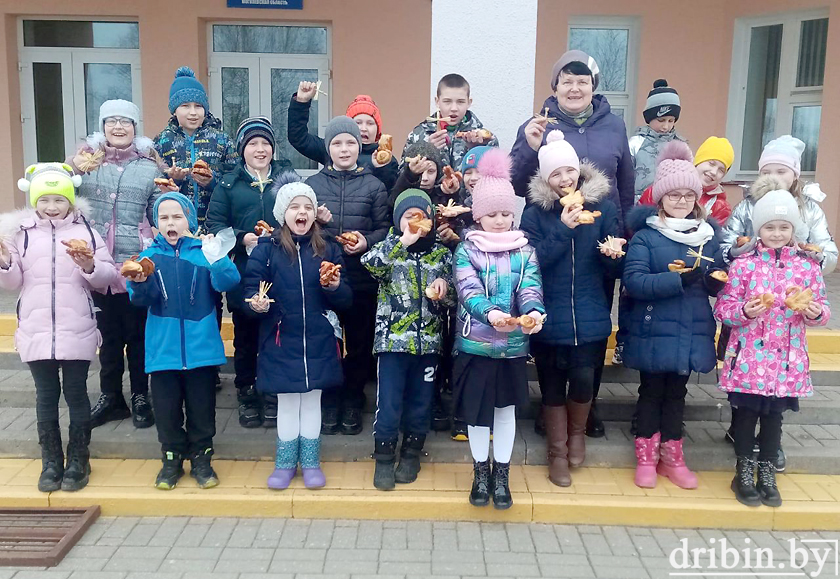 Саракі прыляцелі! У Кароўчына штогод разам з вучнымі адзначаюць любімае народнае свята