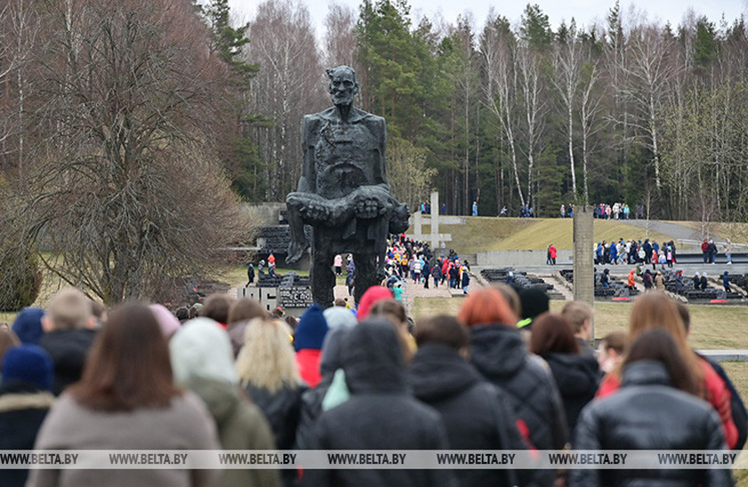 В школах Беларуси пройдет единый урок “О чем звонят колокола Хатыни” к 80-летию трагических событий