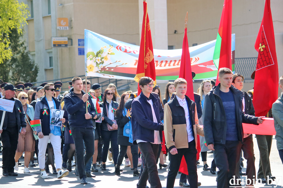 Торжественное шествие в День Победы — одна из традиций жителей Дрибина