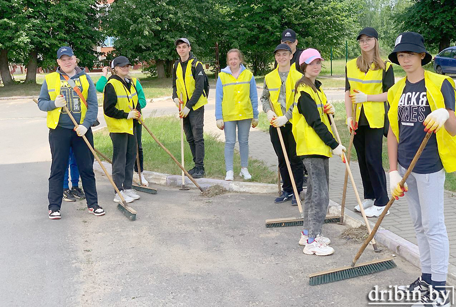 В Дрибине на базе УКП «Жилкомхоз» работает студотряд