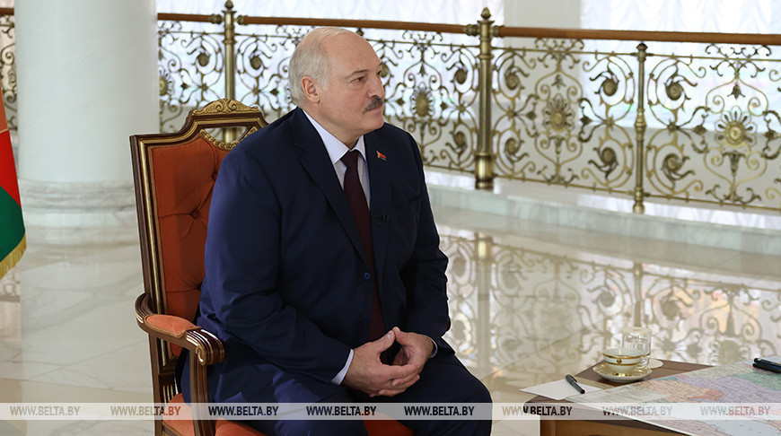 Лукашенко рассказал о просьбе Путина прикрыть, “если не дай бог что”