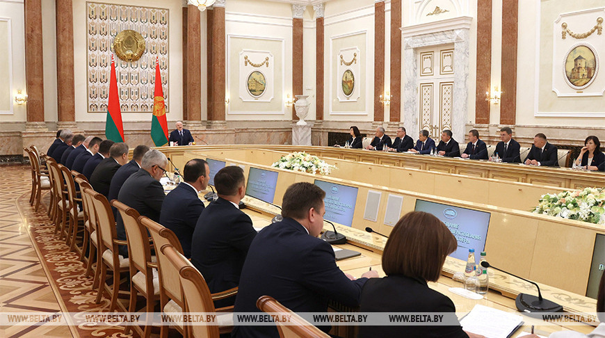 Не мешать работать министру, губернаторам – действовать. Кому Лукашенко дал карт-бланш по итогам совещания