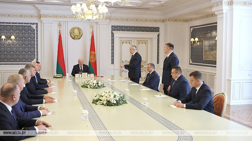 Лукашенко посоветовал новому руководству районов не “входить в положение” на местах