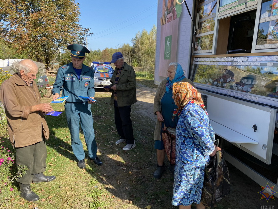 Автолавка безопасности. Дрибинский РОЧС провел профилактический рейд в районе