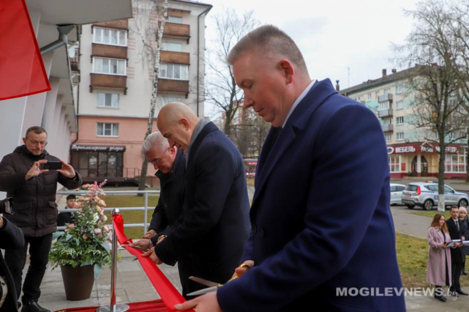 Первый в области, крупнейший в стране: в Могилеве открыли Кризисный центр Белорусского Красного Креста