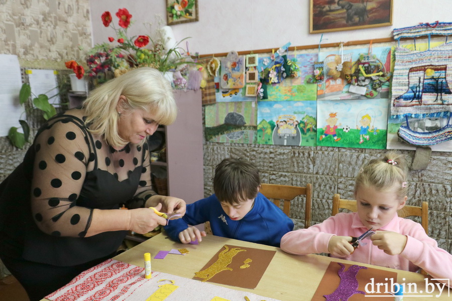 В ГУДО «Дрибинский районный центр детского творчества» прошел мастер-класс по изготовлению праздничной аппликации