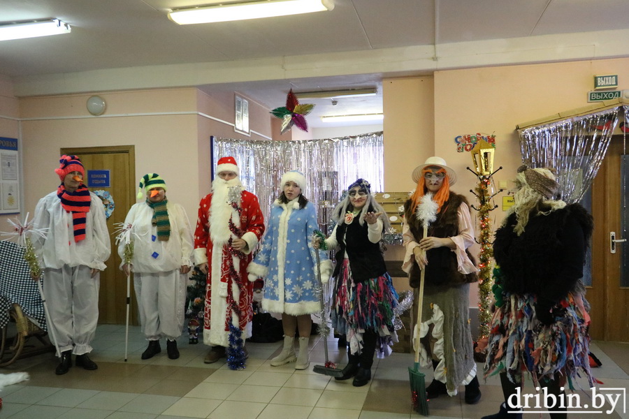 Работники ГУ «Дрибинский районный центр социального обслуживания населения» порадовали детей театральным представлением