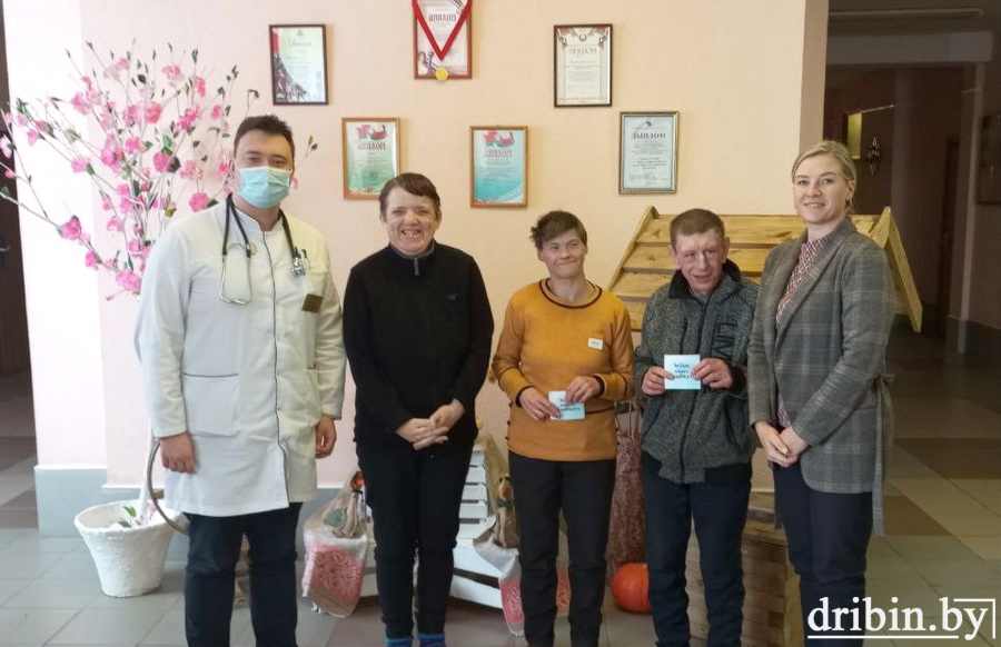 Сотрудники Дрибинского РЦСОН организовали для людей с инвалидностью интересные и познавательные встречи