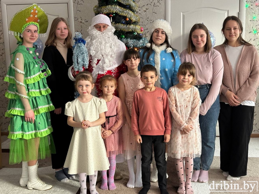 Приемная семья Чечуновых в Дрибинском районе принимала подарки и поздравления