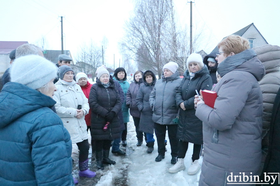 Насущные проблемы жителей Дрибина обсудили на встрече с руководством района