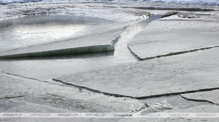 Белгидромет: на наших водоемах почти везде тает лед, выходить на него опасно
