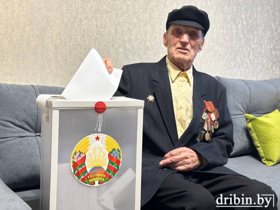 Ветеран Великой Отечественной войны Владимир Аксенков принял участие в Едином дне голосования на дому