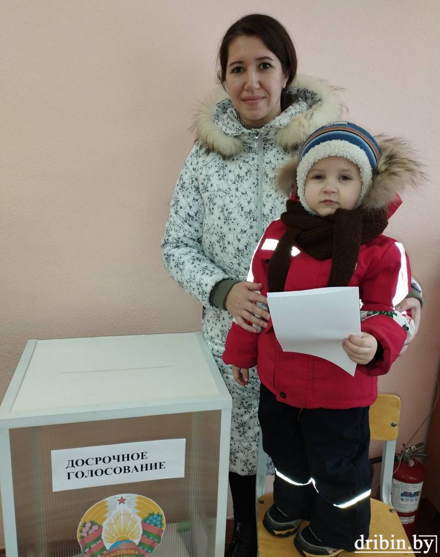 «Мы голосуем за мир и спокойствие в нашей стране». Жительница Пудовни — о своем гражданском долге