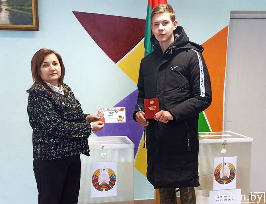 Молодой избиратель Александр Буренков проголосовал за достойное будущее нашей страны
