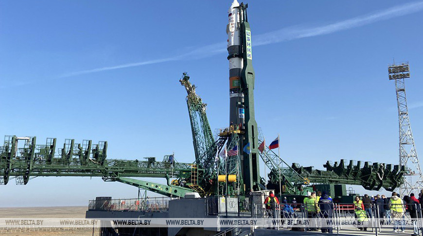 На Байконуре идет установка на старт ракеты корабля, на котором белоруска полетит на МКС