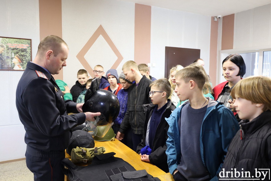 На базе Дрибинского РОВД прошло познавательно-профилактическое мероприятие с учащимися Михеевской и Дрибинской средних школ
