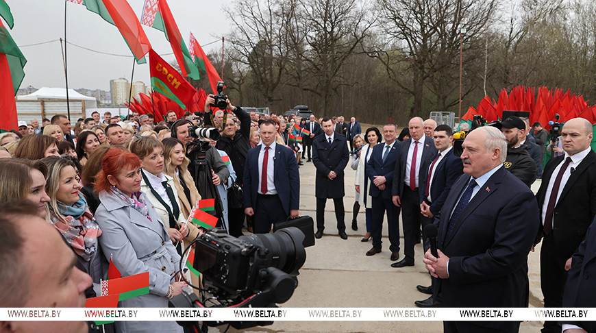 Мы настроены только на созидание. Лукашенко о том, зачем копают землю по разные стороны границы